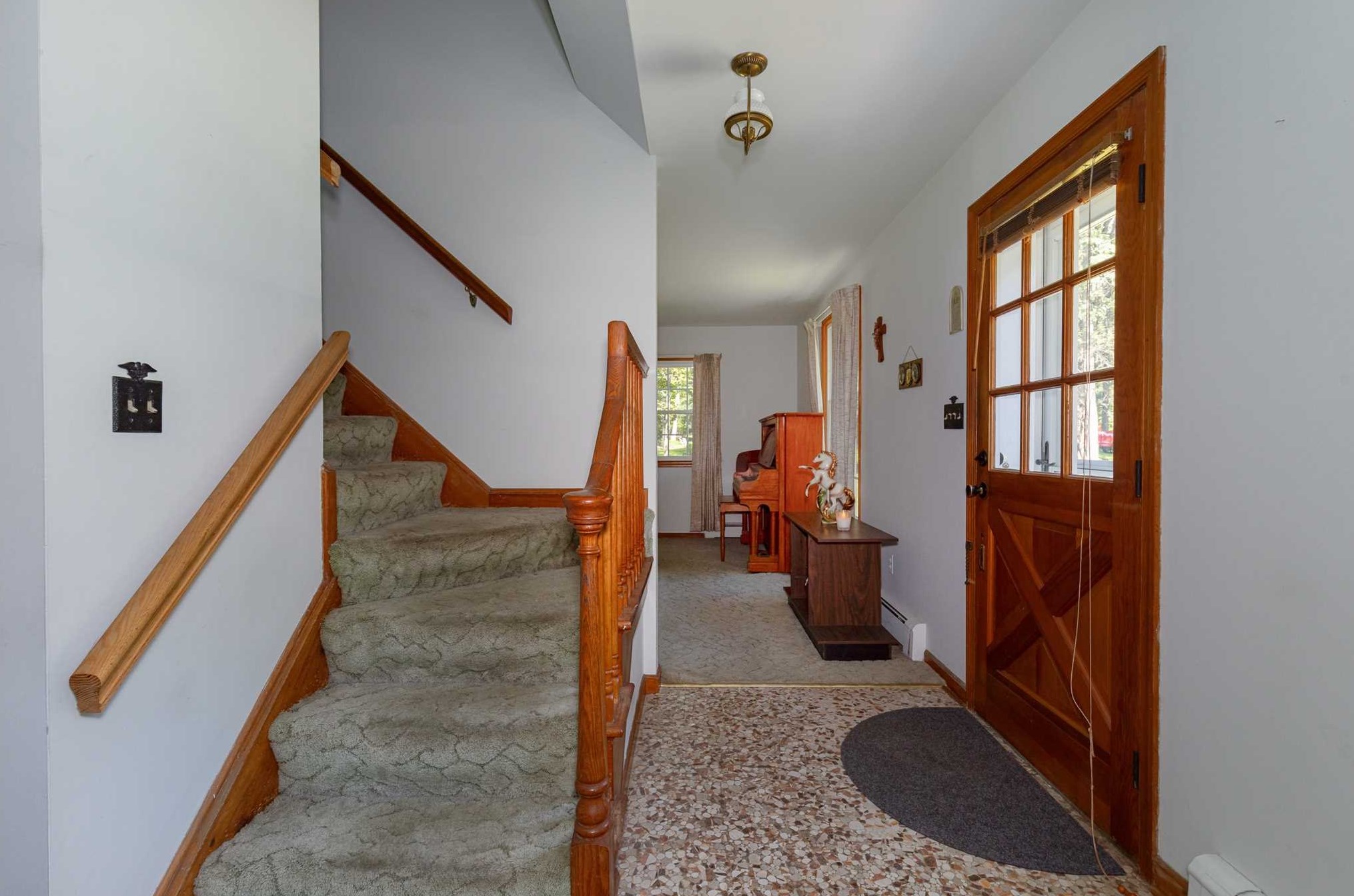 4 Elm St, Red Hook NY 12571-1148 exterior