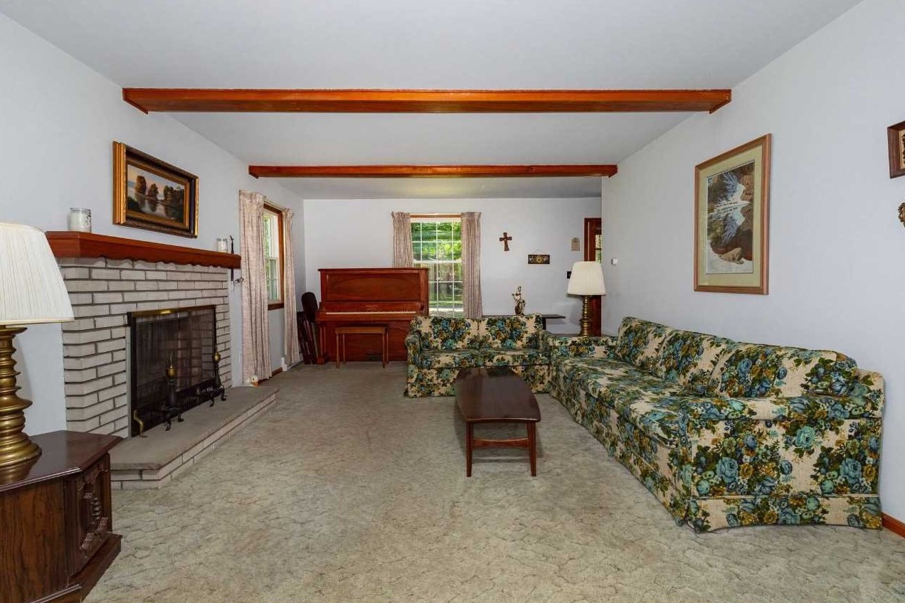 4 Elm St, Red Hook NY 12571-1148 exterior