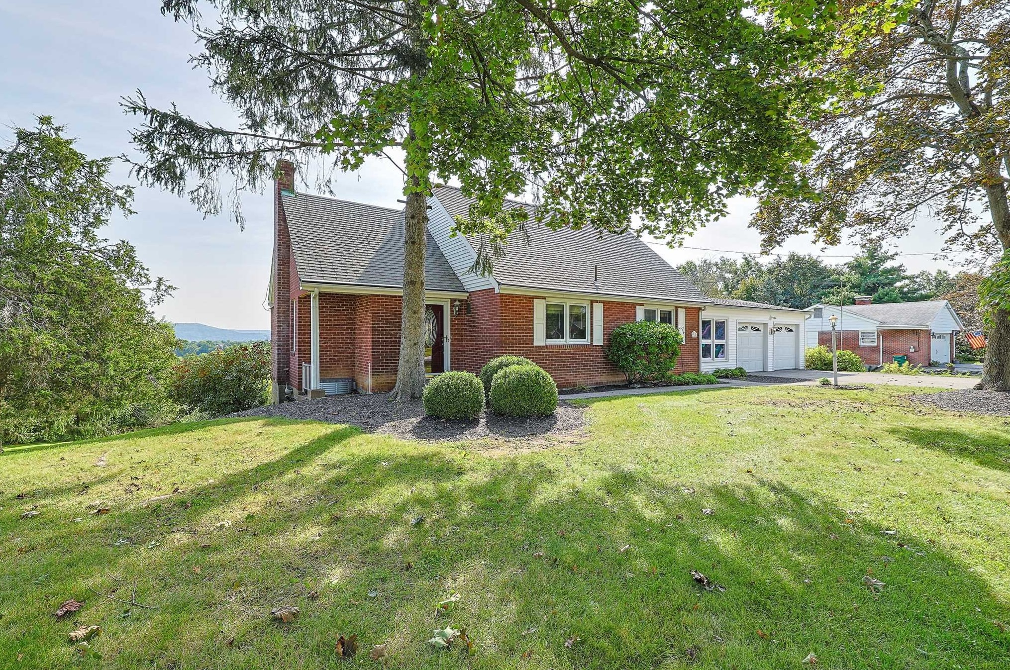 318 Sunset Hill Rd E, Fishkill, NY 12524