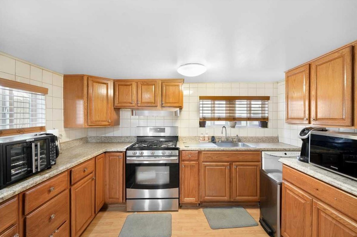 193 W Main St, Middletown, NY 10940