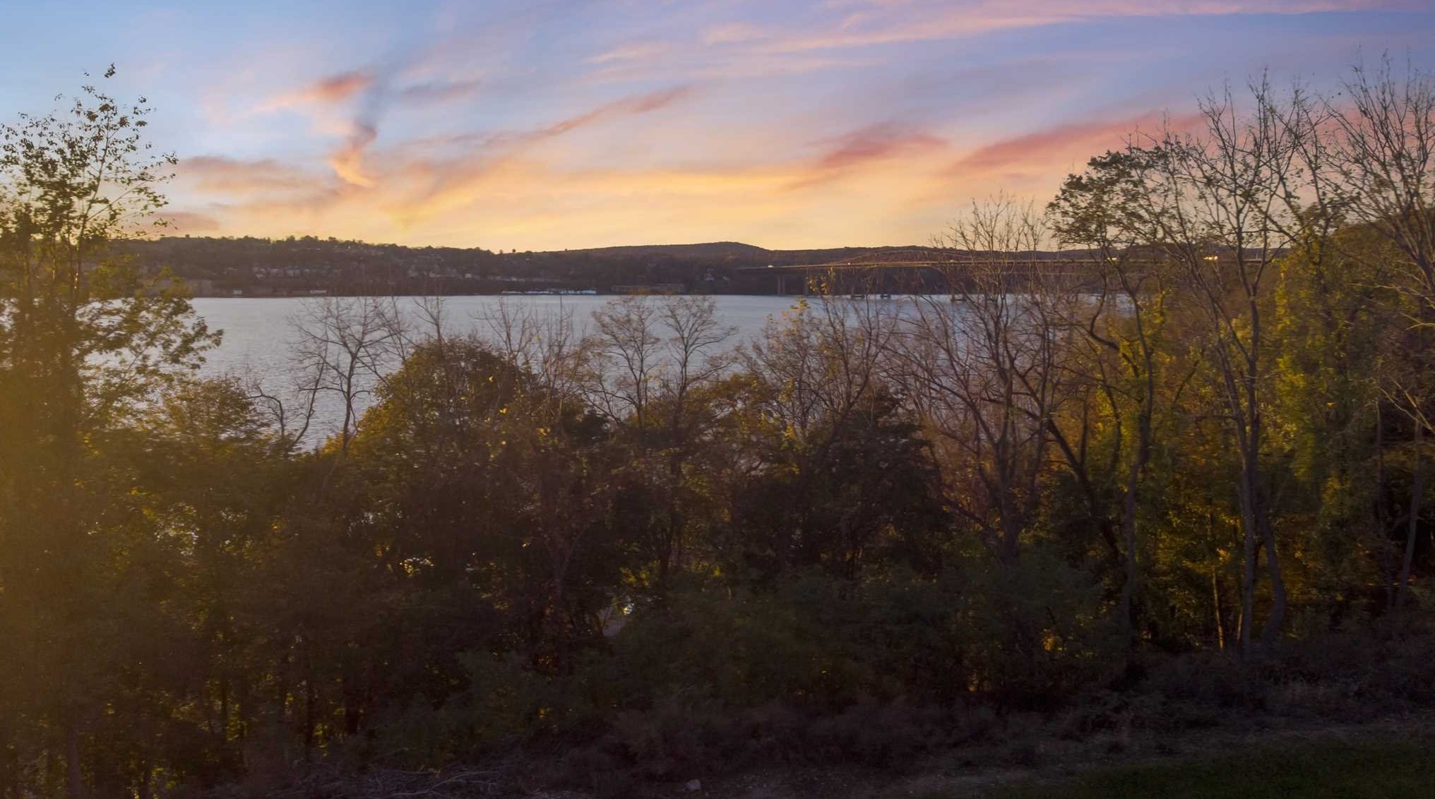 24 Edgewater Pl, Beacon NY  12508-1604 exterior