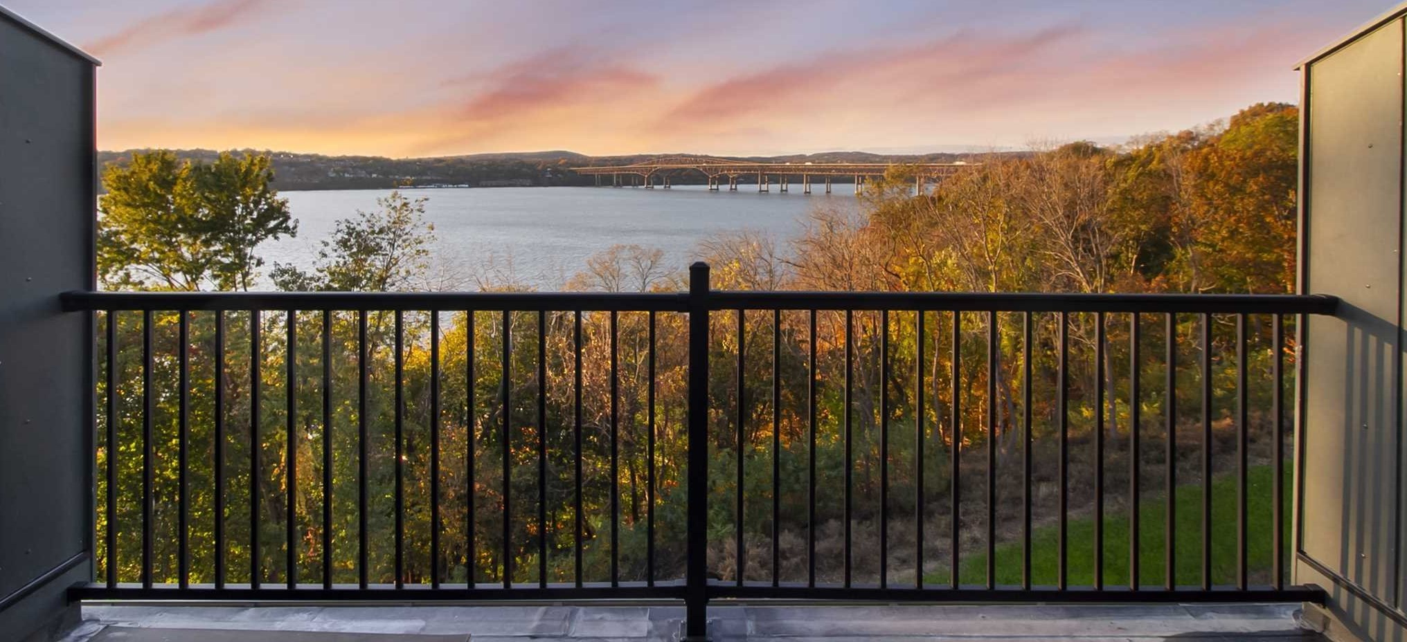 24 Edgewater Pl, Beacon NY  12508-1604 exterior