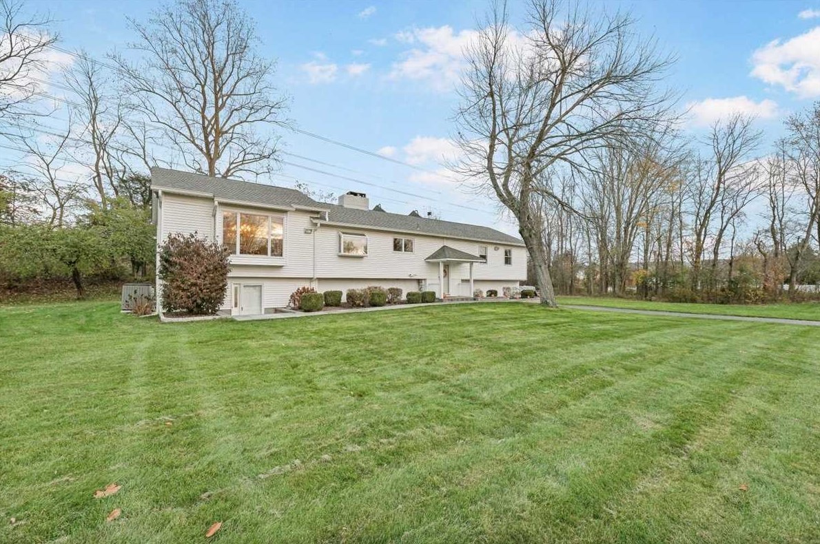 36 Circle Dr, East Fishkill, NY 12533