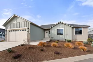 115 Oak Valley Dr, Talent, OR 97540 - Photo 1