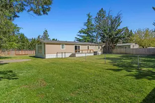 387 Tavis Dr, Merlin, OR 97532 - Photo 4