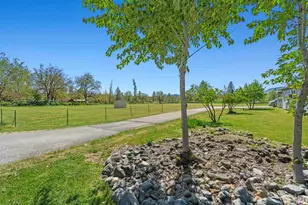 387 Tavis Dr, Merlin, OR 97532 - Photo 28