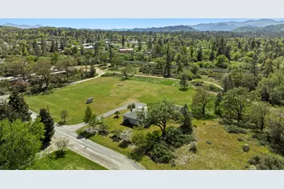 387 Tavis Drive, Merlin, OR 97532 - Photo 6