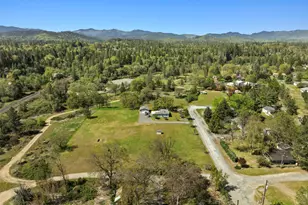 387 Tavis Dr, Merlin, OR 97532 - Photo 6