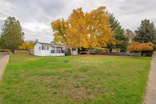387 Tavis Dr, Merlin, OR 97532 - Photo 16