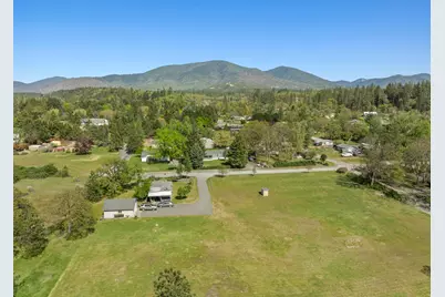 387 Tavis Drive, Merlin, OR 97532 - Photo 8