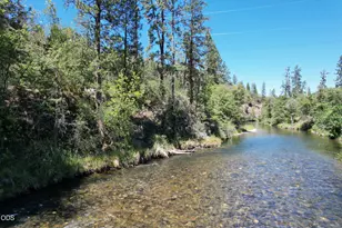 2525 Kinney Creek Rd, Jacksonville, OR 97530 - Photo 2