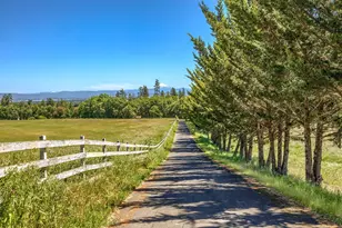 4640 Scenic Ave, Central Point, OR 97502 - Photo 4