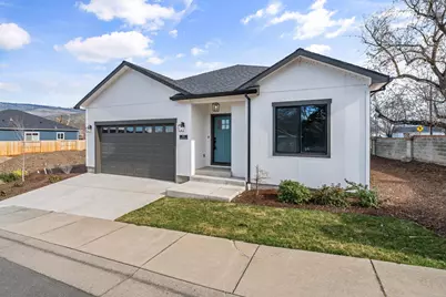 100 Oak Valley Drive, Talent, OR 97540 - Photo 2