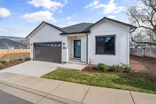 100 Oak Valley Dr, Talent, OR 97540 - Photo 2