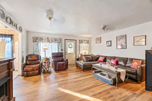 309 W 1st St, Phoenix, OR 97535 - Photo 10