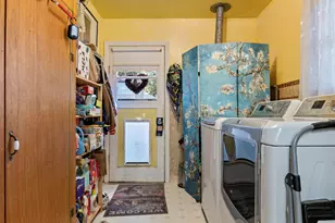 309 W 1st St, Phoenix, OR 97535 - Photo 22