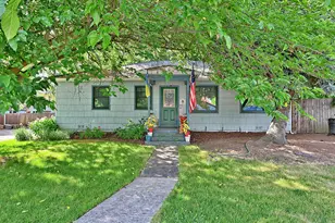 309 W 1st St, Phoenix, OR 97535 - Photo 2