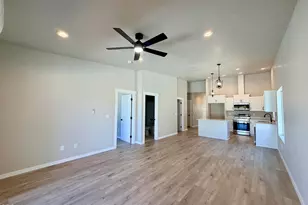 694 Terrazzo Wy, Medford, OR 97501 - Photo 6
