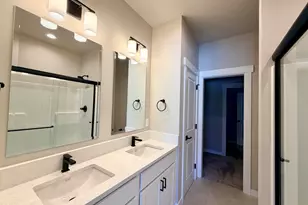 694 Terrazzo Wy, Medford, OR 97501 - Photo 8
