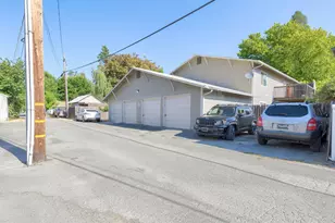 415 SE J St, Grants Pass, OR 97526 - Photo 24