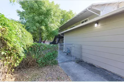 415 SE J Street, Grants Pass, OR 97526 - Photo 8