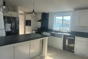 333 Mountain View Dr, Talent, OR 97540 - Photo 4