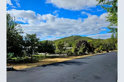 6901 Old Stage Road, Central Point, OR 97502 - Photo 10