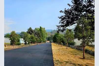 6901 Old Stage Road, Central Point, OR 97502 - Photo 14