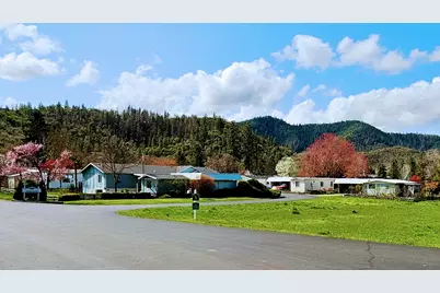 6901 Old Stage Road, Central Point, OR 97502 - Photo 2