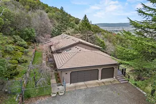 465 Strawberry Hill Ln, Jacksonville, OR 97530 - Photo 2