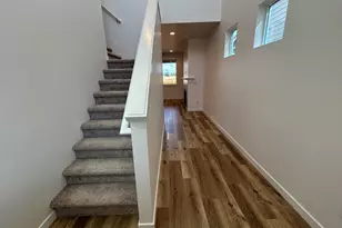 121 Valemont, Eagle Point, OR 97524 - Photo 4