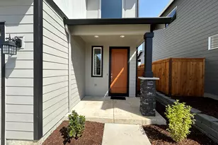 121 Valemont, Eagle Point, OR 97524 - Photo 2