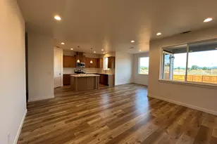 121 Valemont, Eagle Point, OR 97524 - Photo 4