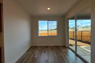 121 Valemont, Eagle Point, OR 97524 - Photo 8