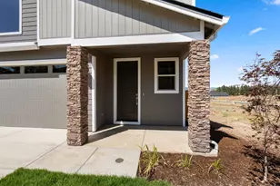 708 Old Waverly Way, Eagle Point, OR 97524 - Photo 2