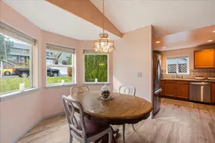 2444 SW 33rd St, Redmond, OR 97756 - Photo 2