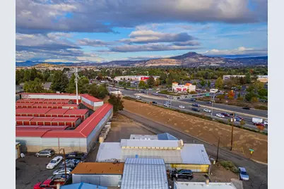 999 Crews Road, Medford, OR 97501 - Photo 8