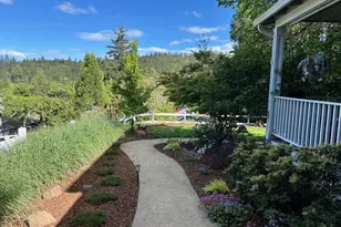 375 W Elm St, Jacksonville, OR 97530 - Photo 46