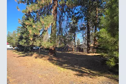 285 W Washington Avenue, Sisters, OR 97759 - Photo 2