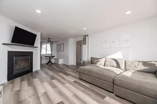 21116 SE Reed Market Rd, Bend, OR 97702 - Photo 2