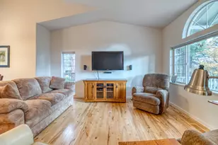 3271 NW Melville Dr, Bend, OR 97703 - Photo 6