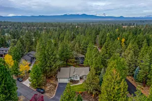 3271 NW Melville Dr, Bend, OR 97703 - Photo 2