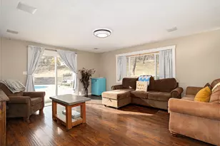 6169 Tamarack Ln, Central Point, OR 97502 - Photo 2