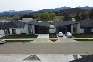 657 Terrazzo Wy, Medford, OR 97501 - Photo 12