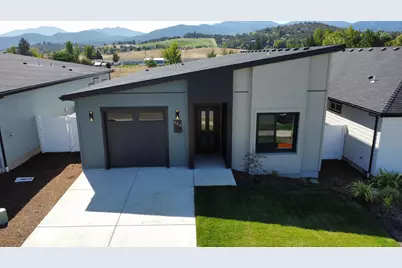 657 Terrazzo Way, Medford, OR 97501 - Photo 2