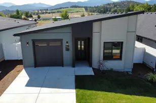 657 Terrazzo Wy, Medford, OR 97501 - Photo 2