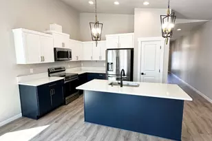 657 Terrazzo Wy, Medford, OR 97501 - Photo 4