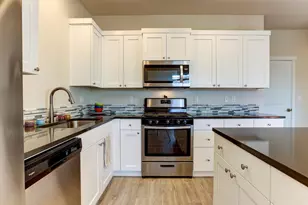 940 NE Paula Dr, Bend, OR 97701 - Photo 2