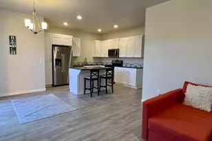 940 NE Paula Dr, Bend, OR 97701 - Photo 8