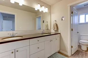 940 NE Paula Dr, Bend, OR 97701 - Photo 14